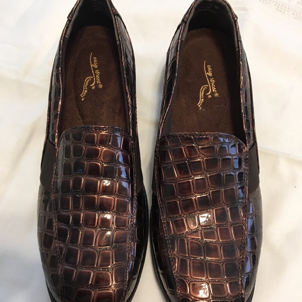 Woman’s New Loafers Easy Street